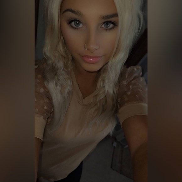 Meet your Posher, Brittany - Picture 2 of 5